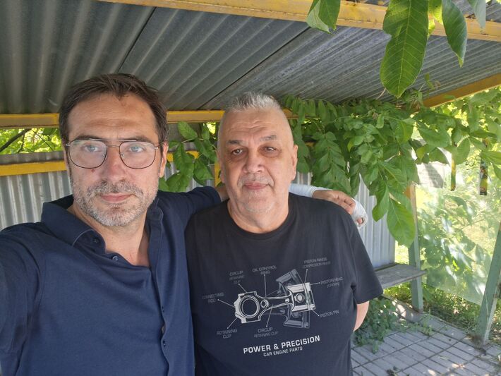 S občanom v schátranej zsatávke v Považskom Chlmci. Opravíme nielen túto zastávku, ale všade tam, kde je treba.