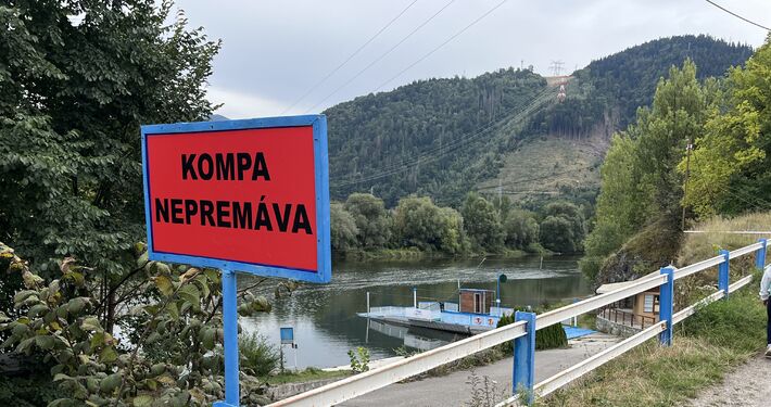 Suché leto v regióne: Rajčanka sa dostala pod historické minimá, kompa v Strečne nepremáva celý rok