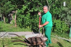 Skvelé rady do záhrady: Ako odľahčiť našu ťažkú pôdu