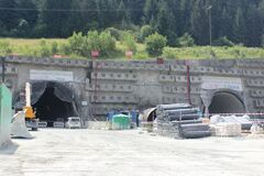 Tunel Višňové majú preraziť do konca augusta, diaľnica však bude meškať